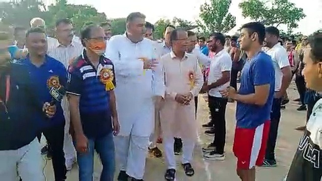 हनुमानगढ़ में बॉक्सिंग का दंगल, दूधिया रोशनी में भिड़ रहे मुक्केबाज