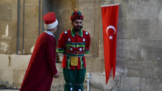Sivas Kongresi'nin 102. yıl dönümünde Hacivat ve Karagöz orta oyunu sahnelendi