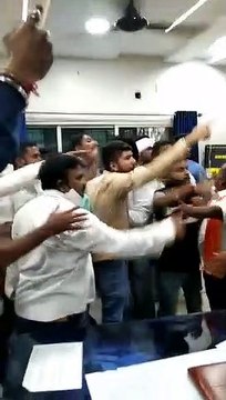थाने में शिकायत करने गए पादरी की भीड़ ने जूतों से की पिटाई