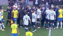 Futbol tarihine geçen anlar! Brezilya-Arjantin maçı oynandığı sırada futbolcuları sınır dışı etmek için sahaya girdiler