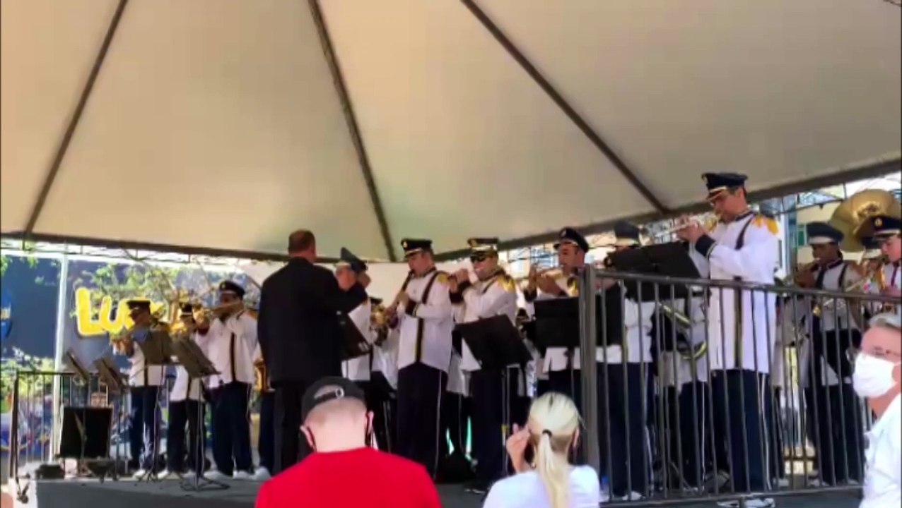 Com desfile de 7 de Setembro cancelado, banda que tocaria no tradicional evento cívico-militar se apresenta no Centro