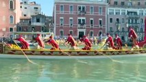 Tanti turisti per la regata storica di Venezia