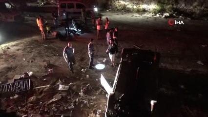 İzmir'de otomobil dereye uçtu: 4 yaralı