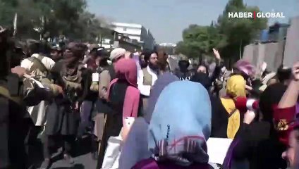 Kabil'de kadınlar sokağa çıktı: Taliban bizi evde tutamazsın