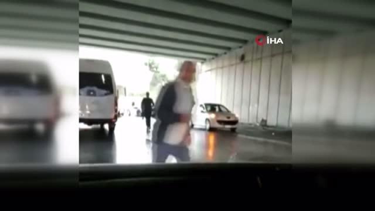 Ümraniye'de kaygan zeminde feci otobüs kazası: 1'i ağır 3 yaralı