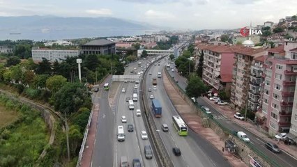 Okullar açıldı, trafikte uzun kuyruklar oluştu