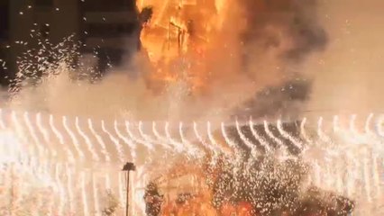 Valencia celebra la Cremà entre la tranquilidad y el descontrol