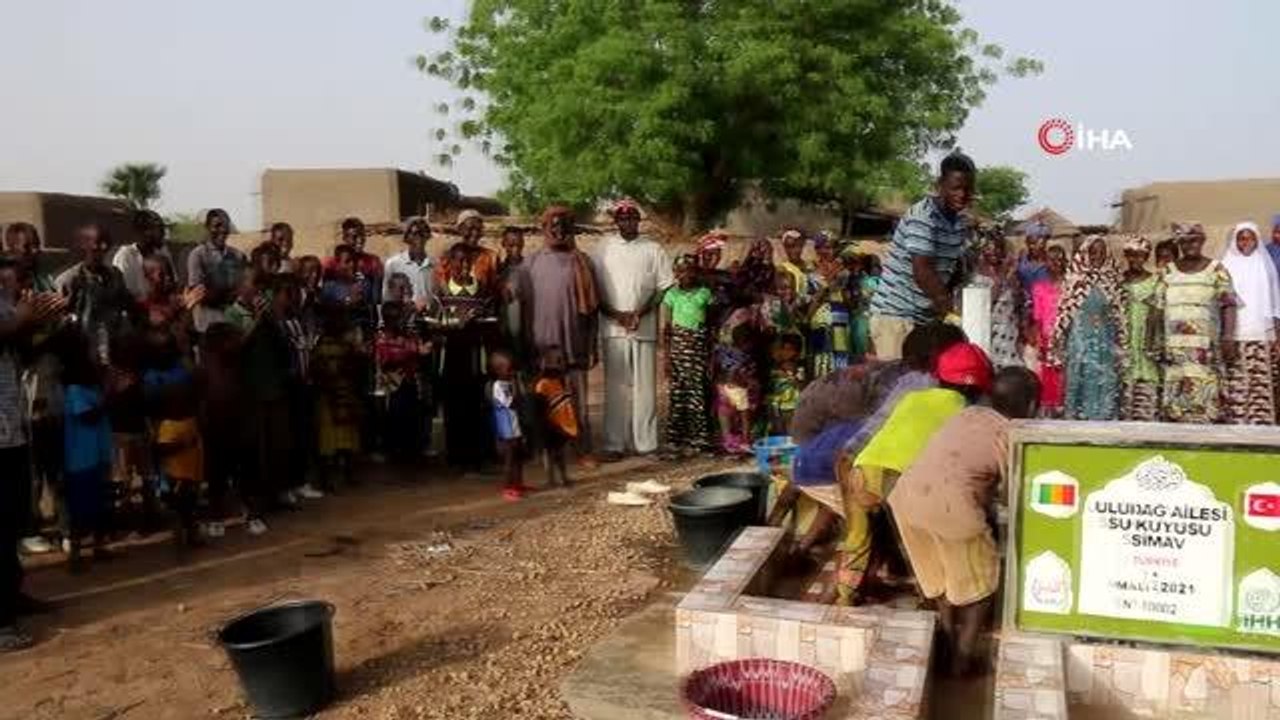 Mali'de köylülerin temiz su kuyusu sevinciMali'nin Segou şehrine bağlı Gradowere köyünde, Simavlı Uludağ ailesinin bağışı ile açtırılan temiz su...