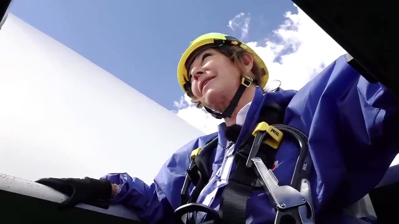 Ana Rosa Quintana arranca la nueva temporada televisiva subida a un molino de viento, citando a Cervantes y con una pullita a 'Sálvame'