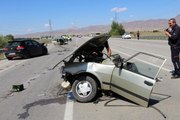 Erzurum'da dehşete düşüren görüntü: Araç ikiye bölündü, 5 kişi yaralandı