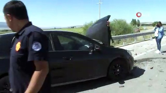 Trafik kazasında araç ikiye bölündü: 5 yaralı