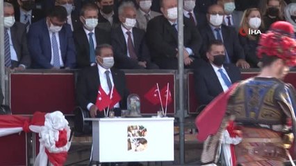 Senede bir gün gelip korkutup gidiyorlar