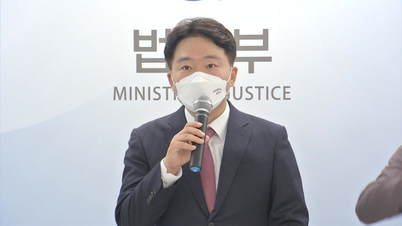 독신자도 '친양자 입양' 가능...법무부, 민법 개정 추진 / YTN