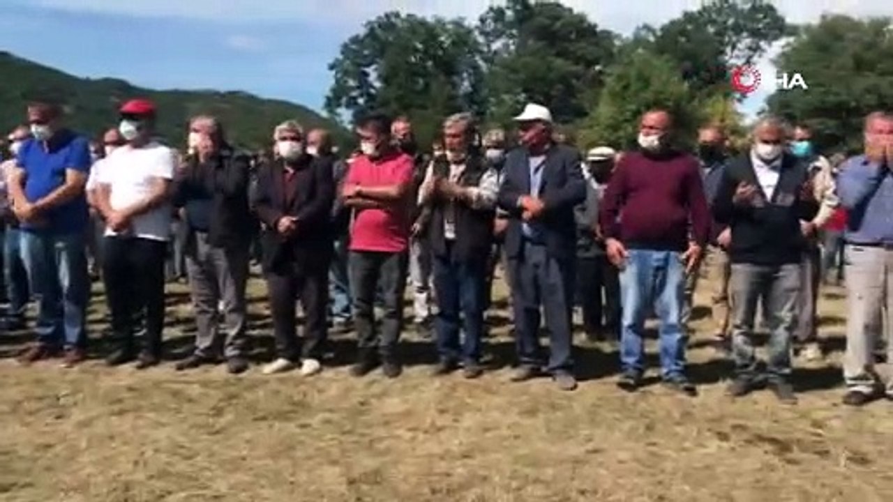 Tren kazasında hayatını kaybeden 3 çocuk annesi kadın toprağa verildi