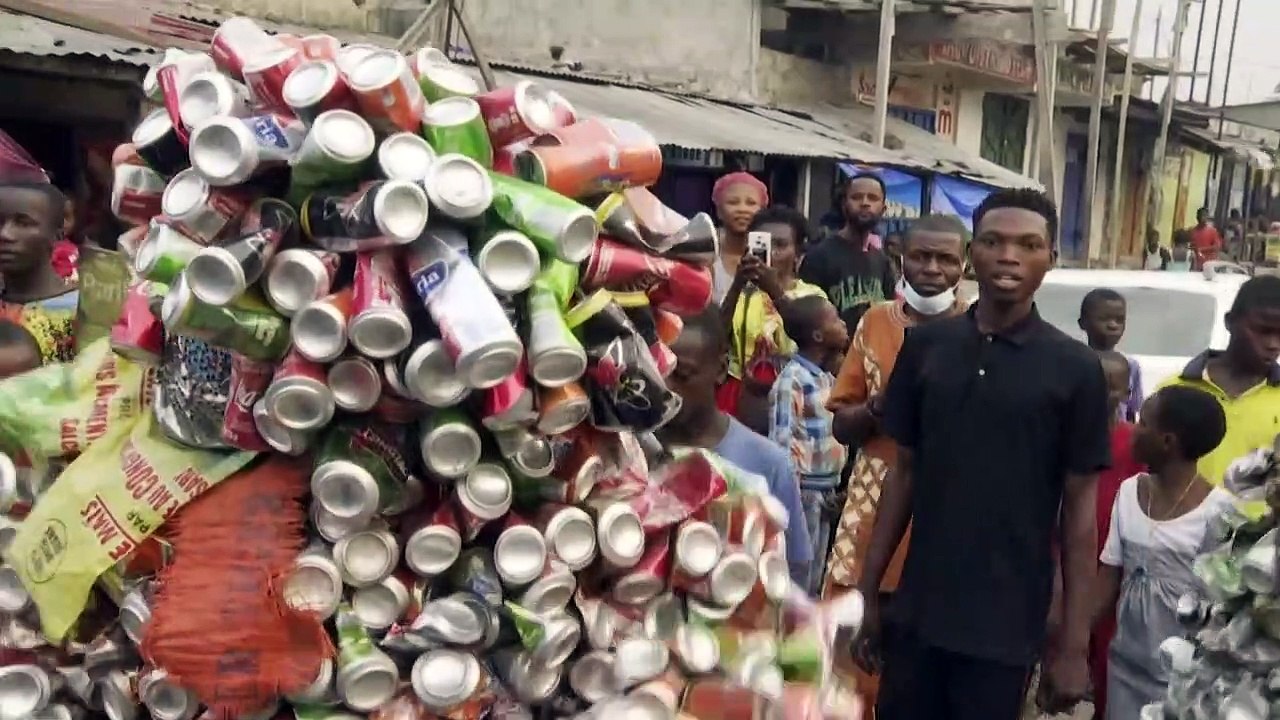 RD Congo: les poubelles inspirent les "performeurs" de Kinshasa