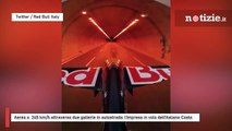 Aereo a 245 km/h attraverso due gallerie in autostrada: l’impresa in volo dell’italiano Costa