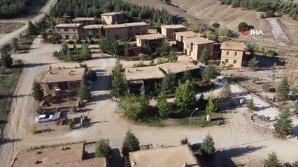 Sanatçıların köyünde yarı gerçeksi heykel "mola"nın açılışı yapıldı