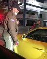 Conductor de un Porsche casi atropella a agente Digesett mientras se fuga