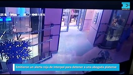 Emitieron un alerta roja de Interpol para detener a una abogada platense