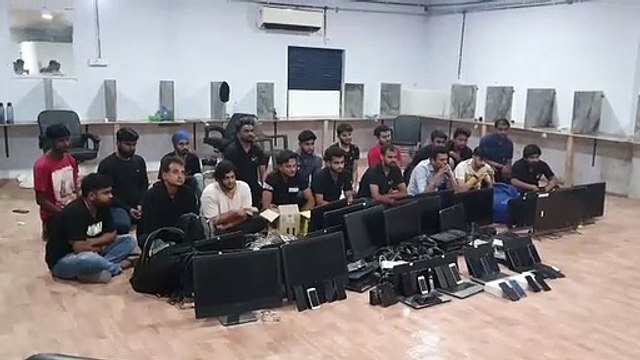 VIDEO: फर्जी कॉल सेंटर का किया पर्दाफाश, 19 आरोपी गिरफ्तार