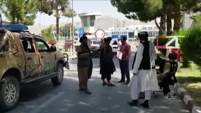 Reabre el aeropuerto de Kabul para vuelos domésticos