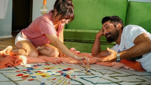Benden Ne Olur filminin fragmanına Hazal Kaya'nın öpüşme sahneleri damga vurdu