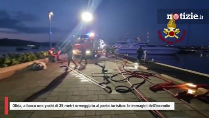 Olbia, a fuoco uno yacht di 35 metri ormeggiato al porto turistico: le immagini dell’incendio
