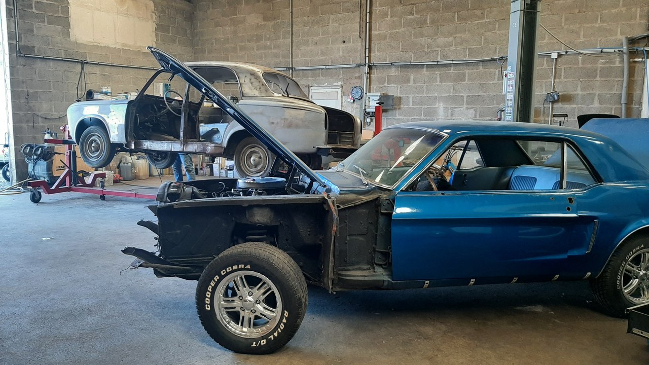 La restauration de voitures anciennes a le vent en poupe à Craon