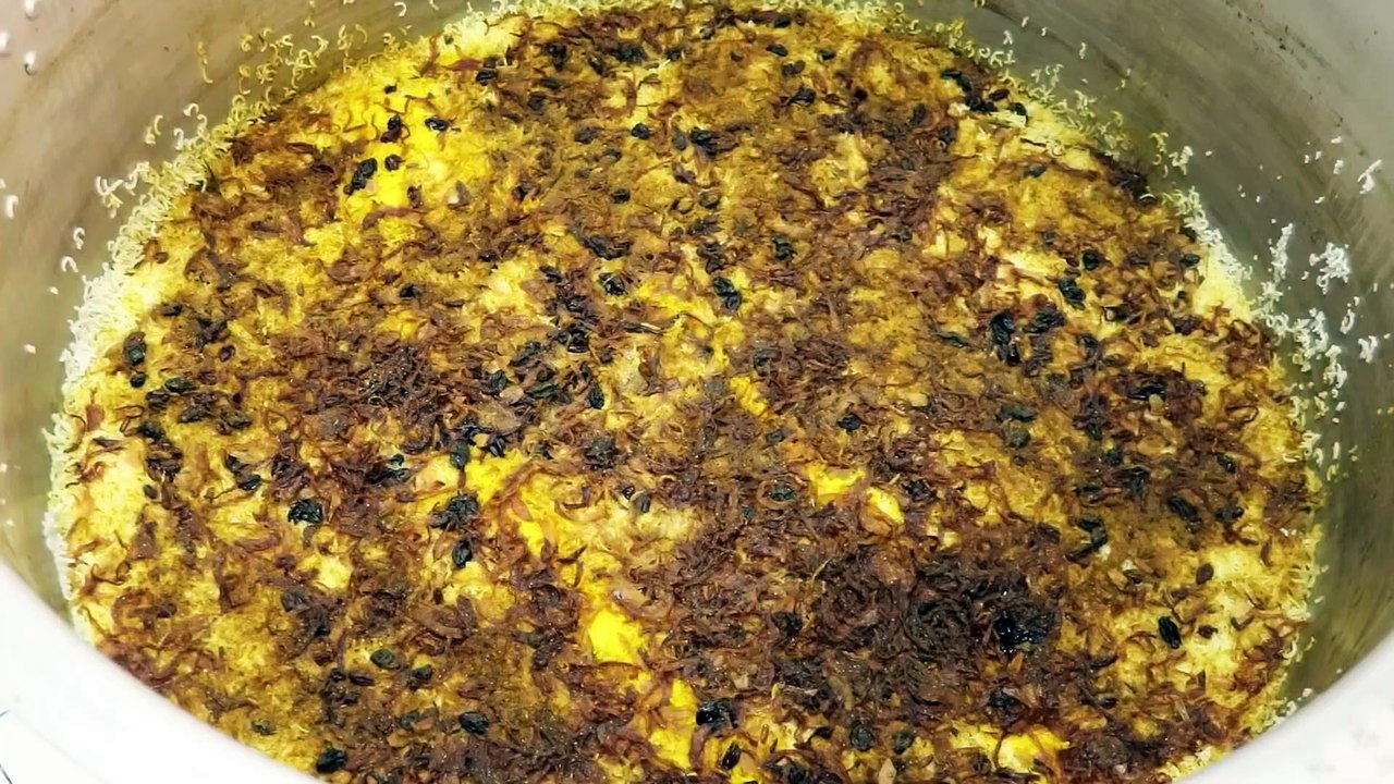 هذه الطريقه لطبخ رز العزائم تغنيكم عن قياس الماء وتجعل الرز نثري ولذيذ