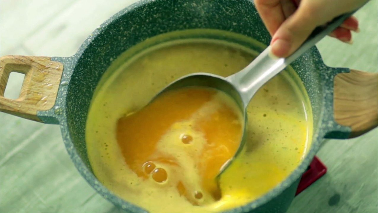 شوربه كريمه الدجاج ألذ وأسهل شوربه لعشاق الشوربه البيضاء