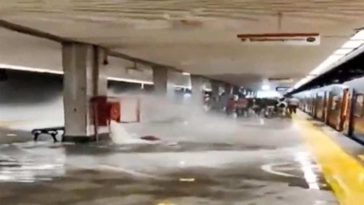 Vana kırıldı, Aksaray metro istasyonu böyle sular altında kaldı