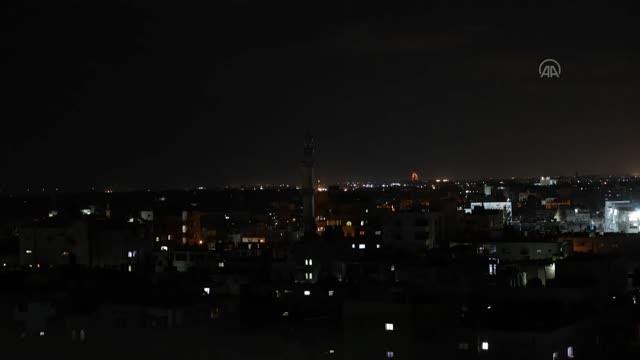 Son dakika haberleri: İsrail savaş uçakları Gazze'ye saldırı düzenledi (2)