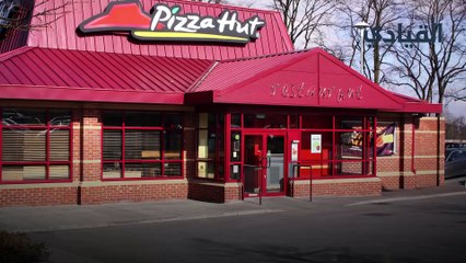 بعد إعلان إفلاسها.. أنباء عن إغلاق فرعين لشركة بيتزا هت في المملكة