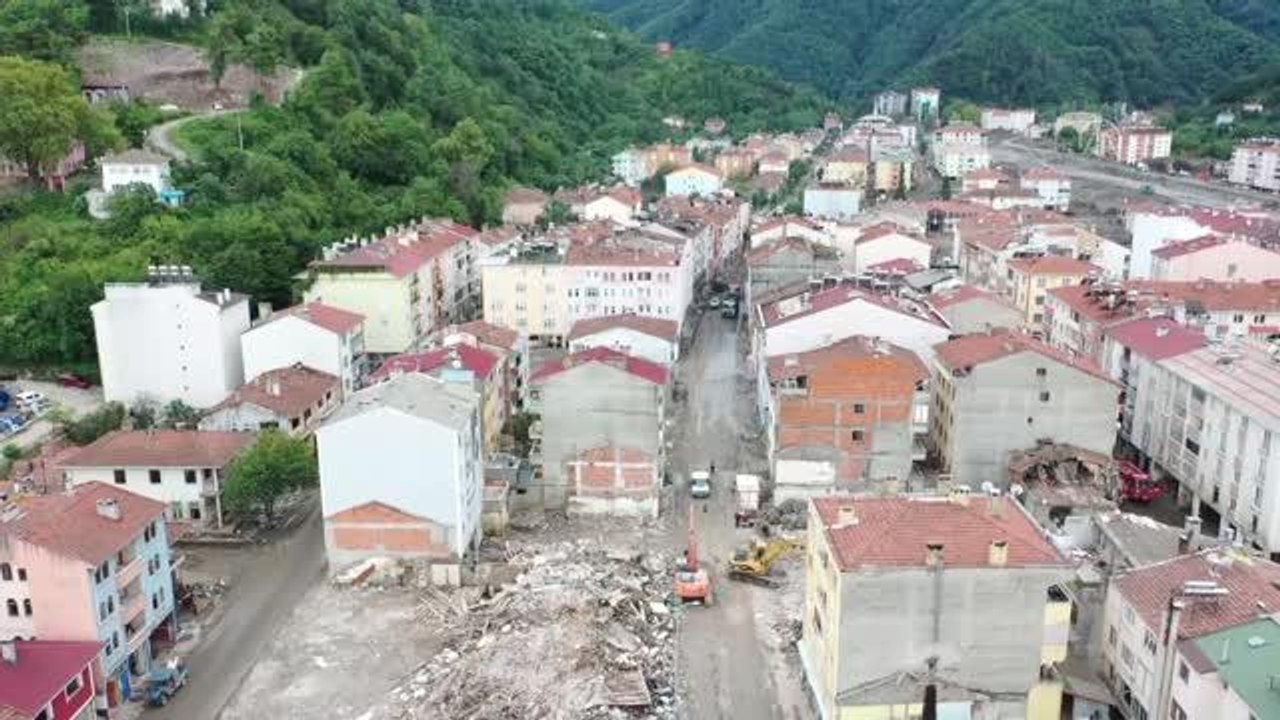 KASTAMONU - Bozkurt'ta devlet selden zarar gören esnafın yaralarını sarıyor