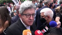 Jean-Luc Mélenchon enfariné en juin dernier lors du défilé contre l'extrême droite - VIDEO