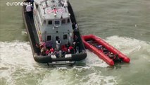 El canal de la Mancha vive otra intensa jornada con cientos de migrantes tratando de llegar a Kent