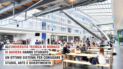 L'opera d'arte nell'università di Monaco di Baveria: due scivoli giganti per gli studenti