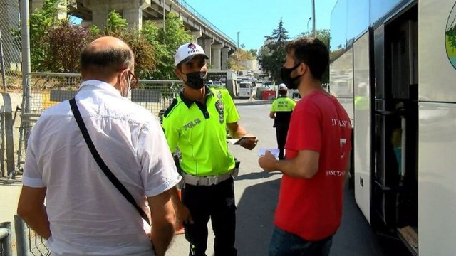 PCR testi yaptırmayanlar ve aşısızlar otobüsten indiriliyor
