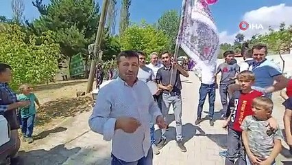 Böyle düğün konvoyu görülmedi...300 yıllık çanları görenler şaşkına döndü