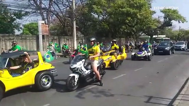 Bolsonaristas saem em carreata do Mineirão rumo à Praça da Liberdade