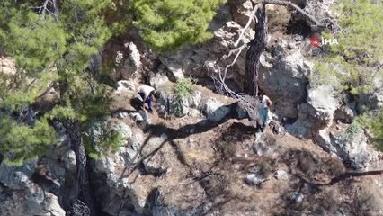 2 defineci indikleri uçurumda mahsur kaldı