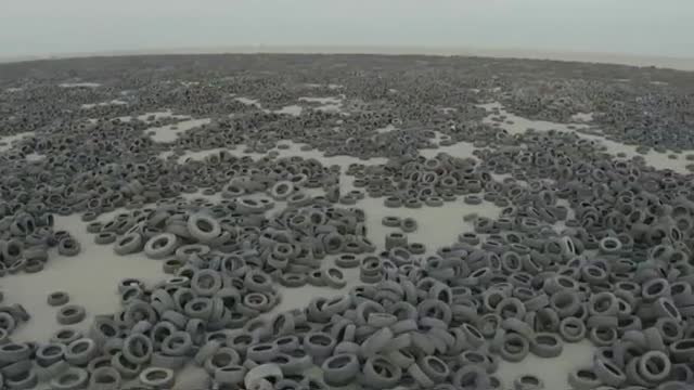 Kuwait comienza el reciclaje masivo de un enorme vertedero de neumáticos