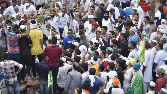 Karnal: Thousands of farmers march towards mini secretariat