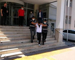 8 farklı dosyadan aranan şahıs kanepede saklanırken yakalandı