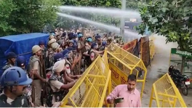 Water cannons used on farmers marching towards secretariat