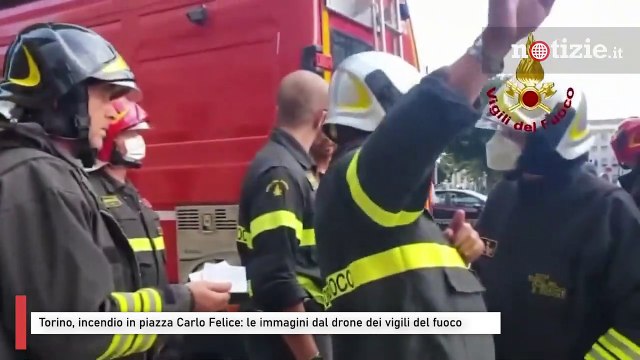 Torino, incendio in piazza Carlo Felice: le immagini dal drone dei vigili del fuoco
