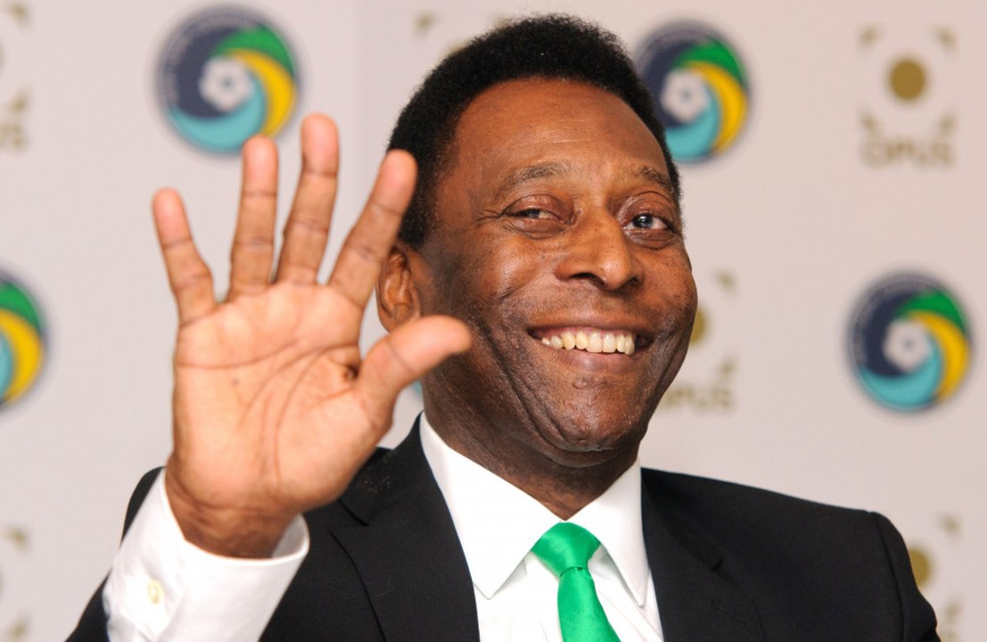 Pelé agradece apoio dos fãs após cirurgia para retirada de tumor