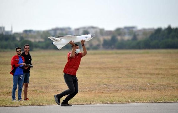 SELÇUK BAYRAKTAR, TEKNOFEST SAVAŞAN İNSANSIZ HAVA ARAÇLARI YARIŞMASI'NDA