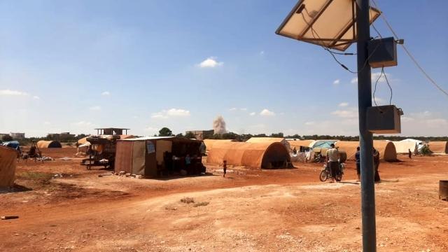 Rus savaş uçakları İdlib'in kuzeyinde mülteci kampını hedef aldı: 5 yaralı