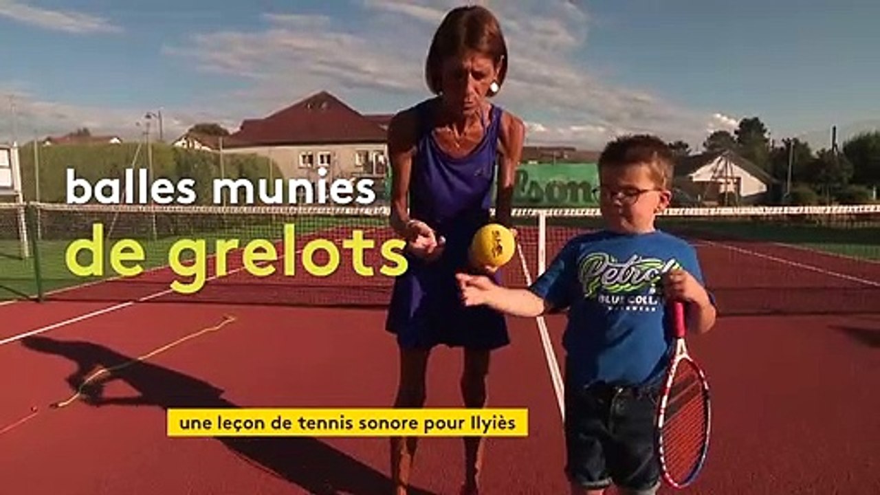 Dans le Doubs, un club de tennis réalise le rêve d'un jeune aveugle grâce à des balles sonores
